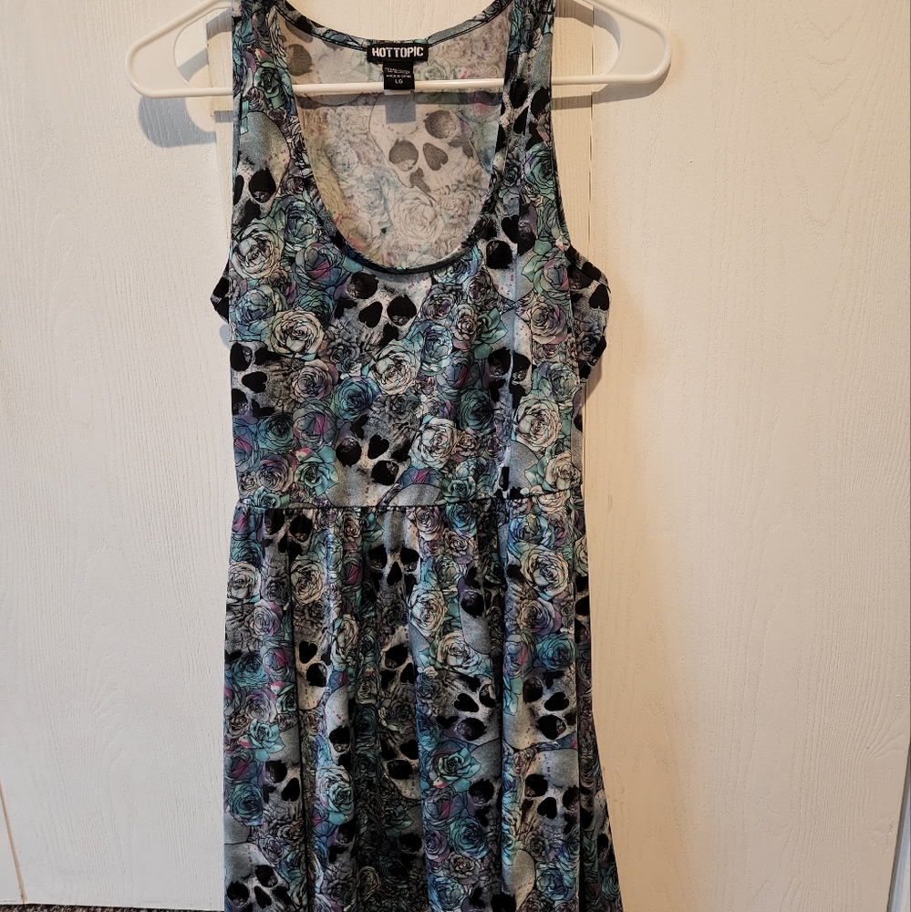 Hot Topic skull and flowers dress - size large